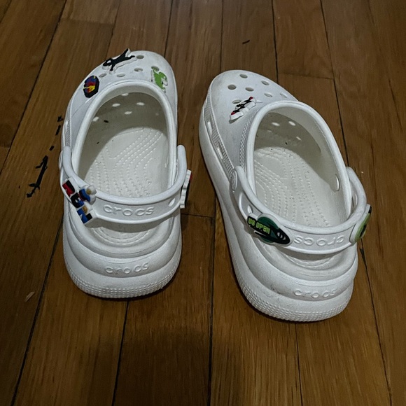 Kids White Clogs with Fun Charms - Picture 3 of 4